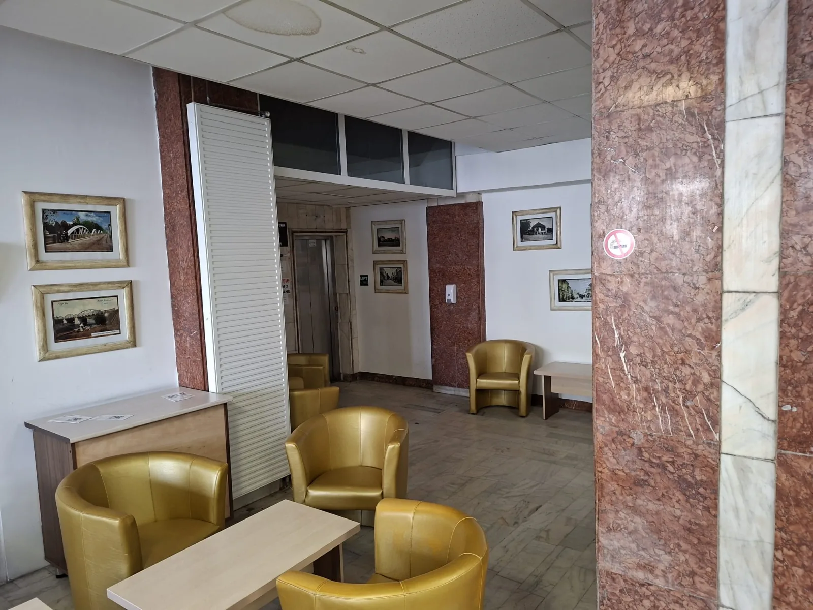 Corp B lobby and lift area